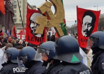 berlin deki anma yuruyusunde genclere polis saldirisi h108063 dcc9e