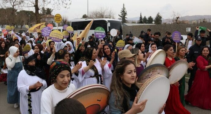 690x390cc srnk 06 03 2022 cizre kadinlar yuruyus18