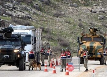 diyarbakir da bir uzman cavus 42 kilo esrarla yakalandi 938882 5