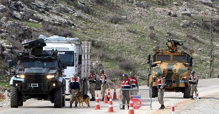 diyarbakir da bir uzman cavus 42 kilo esrarla yakalandi 938882 5