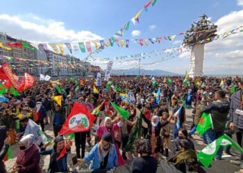 izmirde nevruz kutlamasi 4396 dhaphoto4 scaled