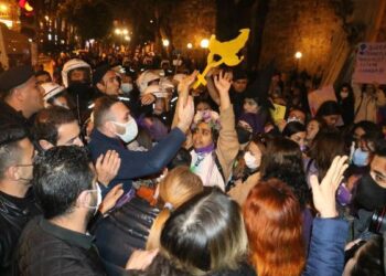 8 Marta katilan ogrencilerin bursu kesildi