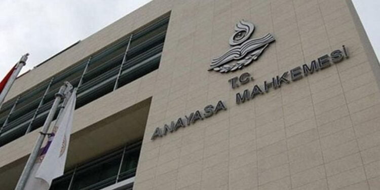 aym den basin ilan kurumunun gazetelere ilan kesme cezalarina pilot karar h288385 2886a