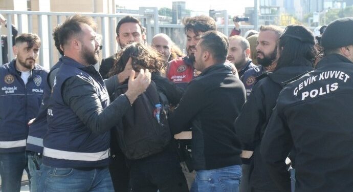 Adalet Nobetine polis saldirisi