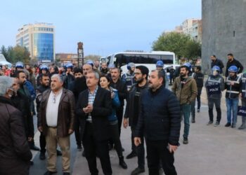 Amedde gozaltina alinanlarin gozalti sureleri uzatildi