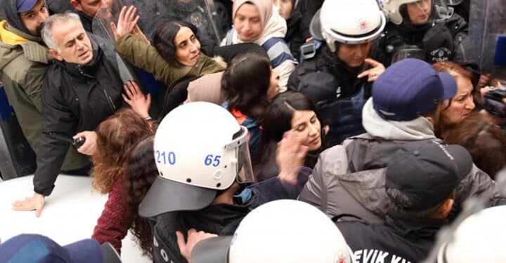 Sirnak Van ve Agrida kadinlara gozalti