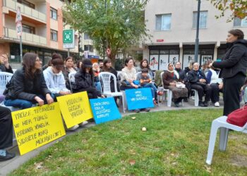 photo 6041974140644212042 y