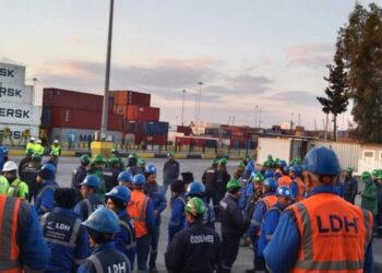 Mersin Limaninda is birakma eylemi gerceklestirildi