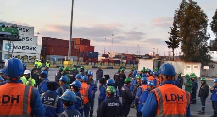 Mersin Limaninda is birakma eylemi gerceklestirildi