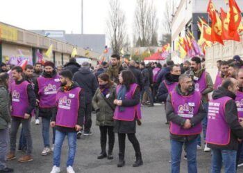 Paris Katliaminda yasamini yitirenlere ugurlama