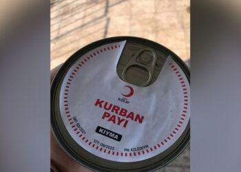 Depremzedelere tarihi gecmis urun dagitildi