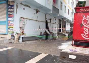 Diyarbakirda duvarlari yikilan binaya az hasarli raporu