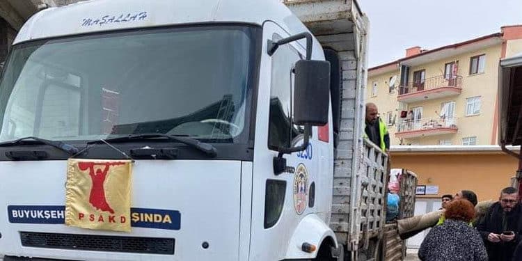 Ingiltereden deprem bolgesine gonderilen PSAKDnin yardim TIRlarina el koyuldu