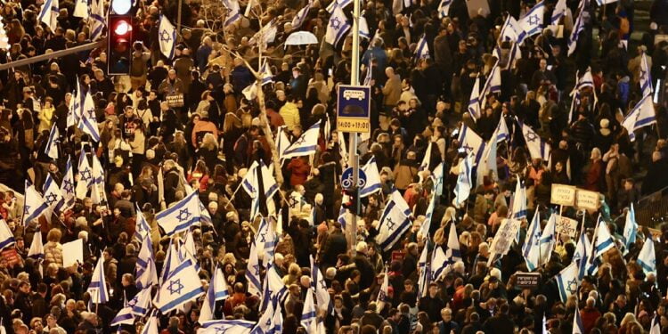 Israilde binlerce kisi Netanyahuya karsi sokaga cikti