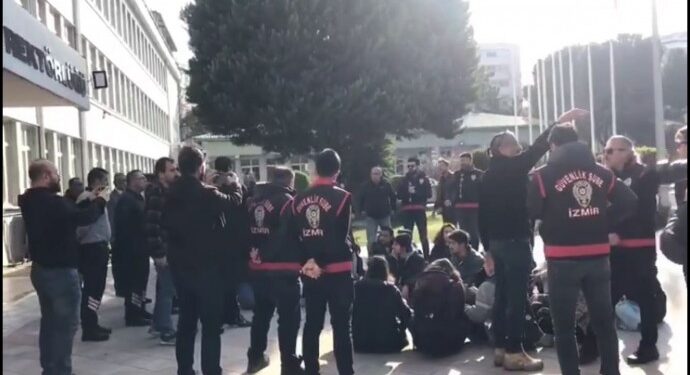 Izmirde ogrenciler gozaltina alindi