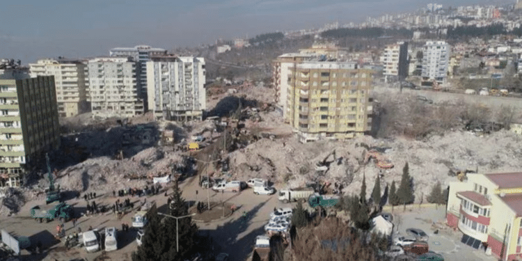 Marasta yikilan Ebrar Sitesinin muteahhitlerinden biri tutuklandi