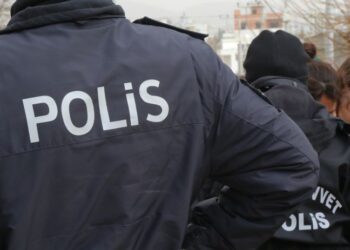 Ev baskinlarinda cok sayida kisi gozaltina alindi