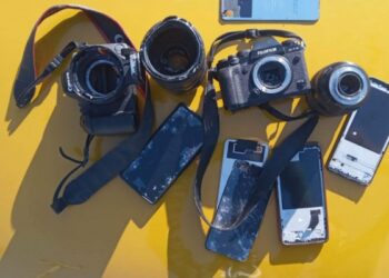 Hatayda Diyanet personeli Yunan gazetecilerin ekipmanini parcaladi