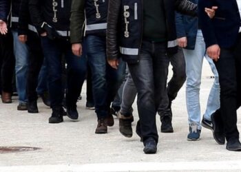 Izmirde ev baskinlari