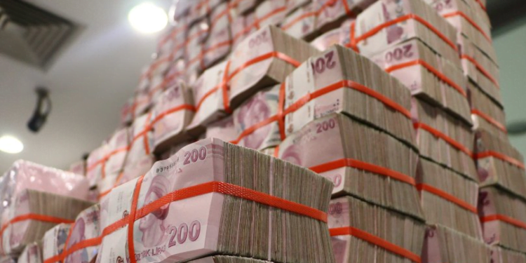 Butce martta 472 milyar TL acik verdi