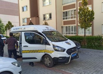 Emekli polis evli oldugu kadini ve iki cocugunu vurdu