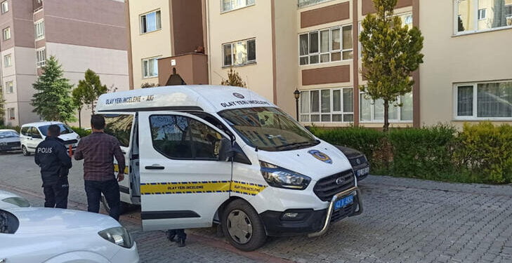 Emekli polis evli oldugu kadini ve iki cocugunu vurdu