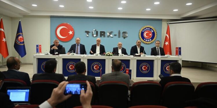 Kamu emekcilerine 11 bin 500 lira teklif edildi