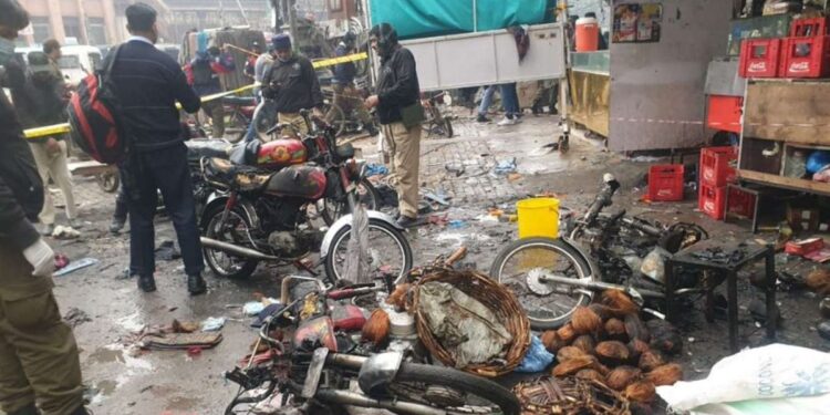 Pakistanda pazarda patlama