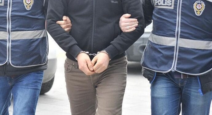 Adanada gozaltina alinan 12 kisi serbest birakildi