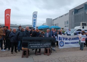 Barutcu Tekstil iscilerinden tabutlu protesto