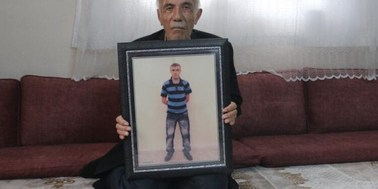 Bir eli olmayan hasta tutsak Sinan Tutmaz tekli hucrede tutuluyor