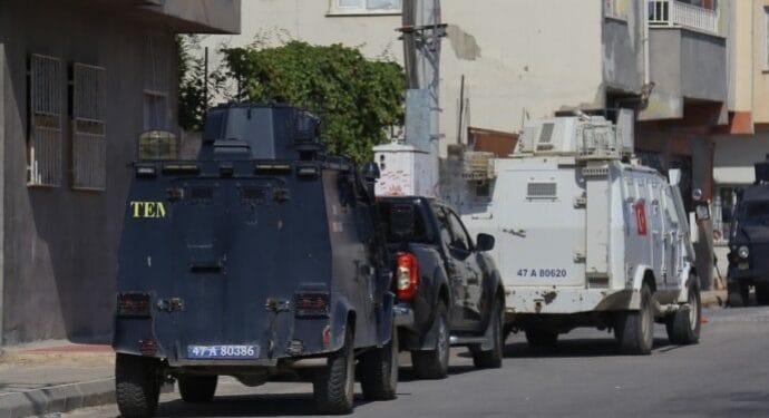 Bircok kentte ev baskinlari