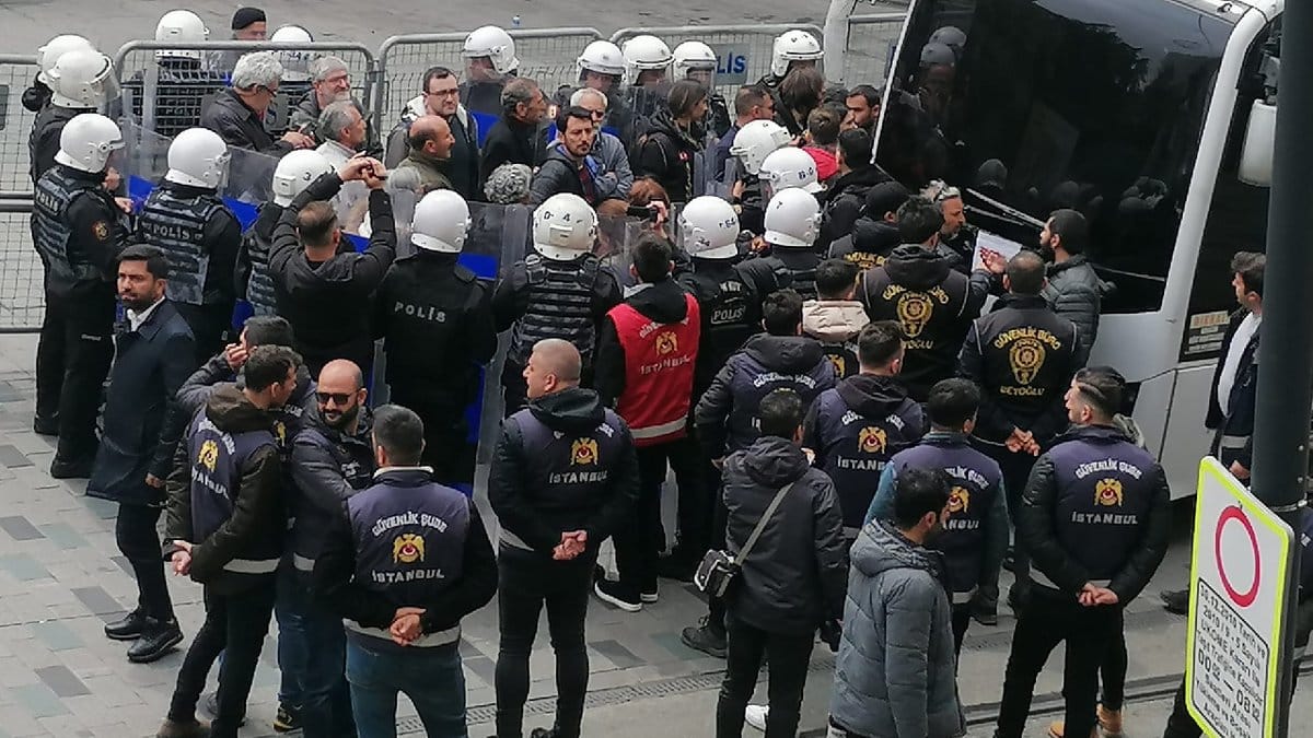 Cumartesi Anneleri Galatasaray Meydaninda gozaltina alindi