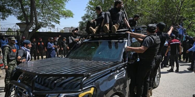 Imran Han tutuklandi