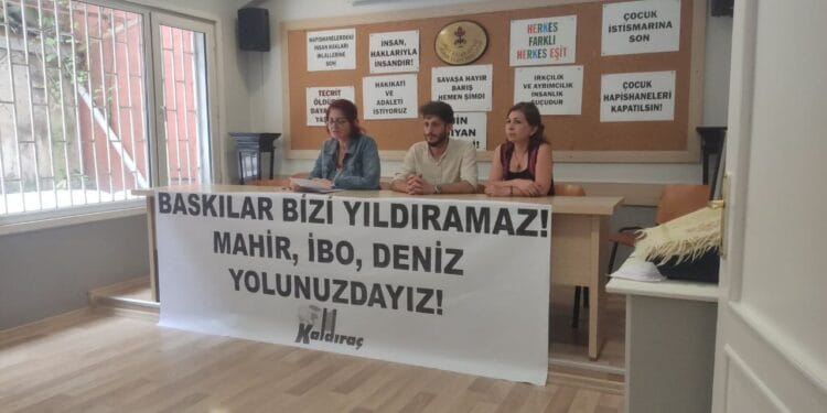 Kaldirac okurlarina yonelik polis tacizine karsi basin toplantisi duzenledi