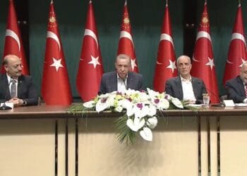 Kamu emekcilerine yuzde 45 zam yapildi