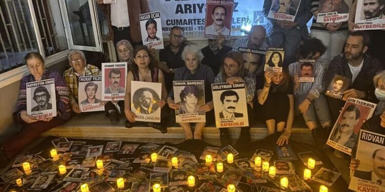 Kayip yakinlari polis engelinin ardindan IHDde aciklama yapti