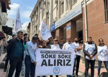 PTT emekcileri toplu sozlesme haklari icin eylemde