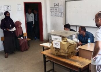 Urfa ve Adiyamanda blok oya karsi cikan musahitler darp edildi