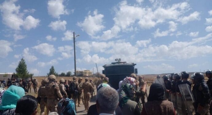 DEDASin uygulamasina karsi cikan koylulere asker saldirdi