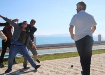 Darp edilen gazeteciye hapis cezasi verildi