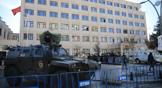 Kayyim belediyenin sigortasiz calistirdigi isci hayatini kaybetti