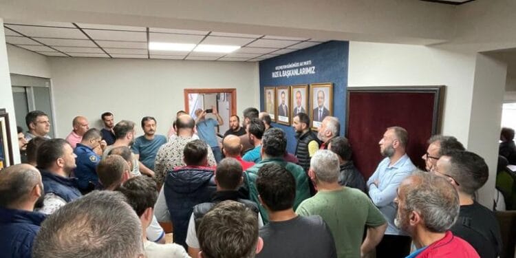 RIZE CAYKUR ISCILER AKP ONUNDE1