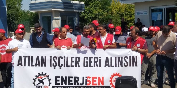 DEDAŞ işçilerinin direnişi üçüncü gününde devam ediyor