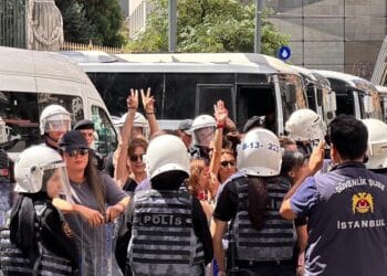 Cumartesi Anneleri, Galatasaray Meydanı'nda bir kez daha gözaltında alındı