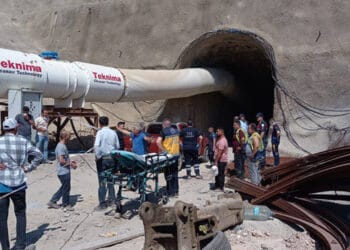 Şantiyede gaz sızıntısı: 2 işçiye ulaşılamıyor