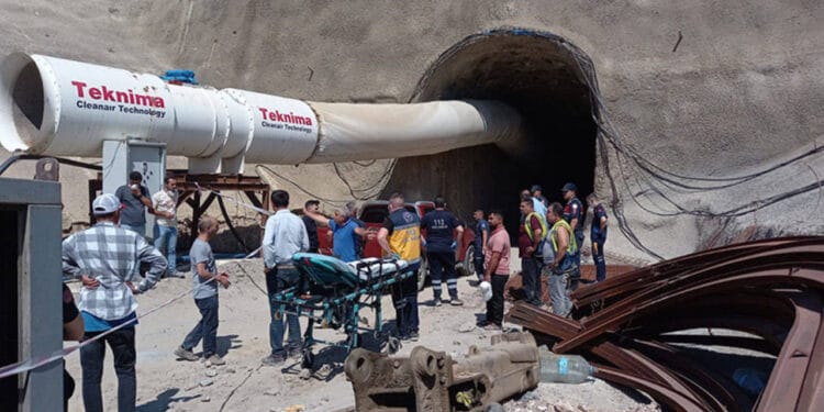 Şantiyede gaz sızıntısı: 2 işçiye ulaşılamıyor