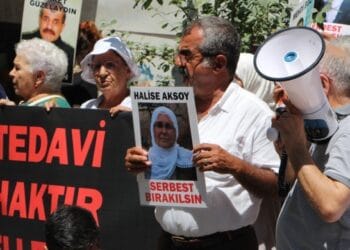 Halise Aksoya kalp krizi riskine ragmen kelepce dayatmasi