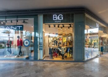 Nebati'nin kardeşinin mağazası kârına kâr kattı