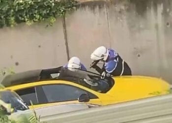 fransa da polisin 17 yasindaki genci oldurdugu olaya iliskin ses kaydi cikti